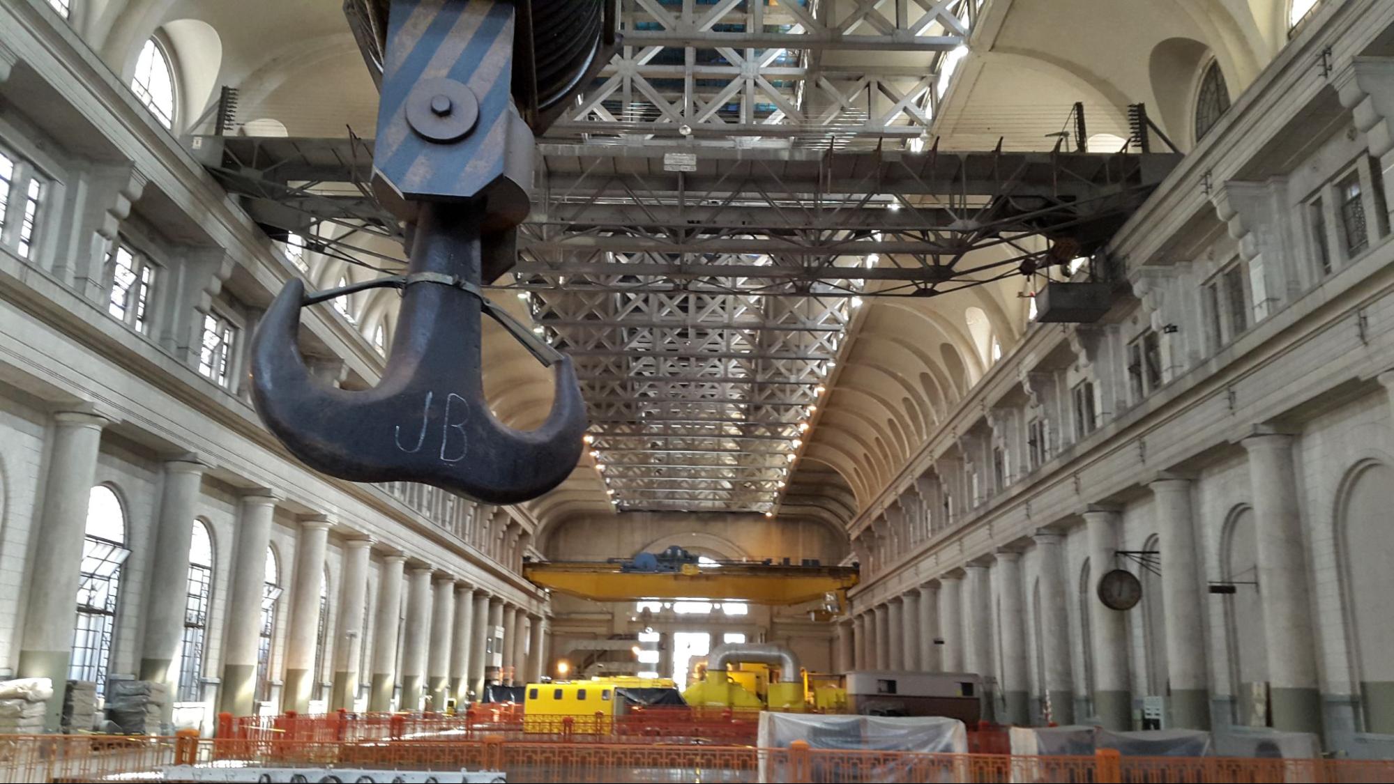 Inspección de Cables de acero en Puentes grúa y aparejos eléctricos. Cable de acero sosteniendo una pasteca